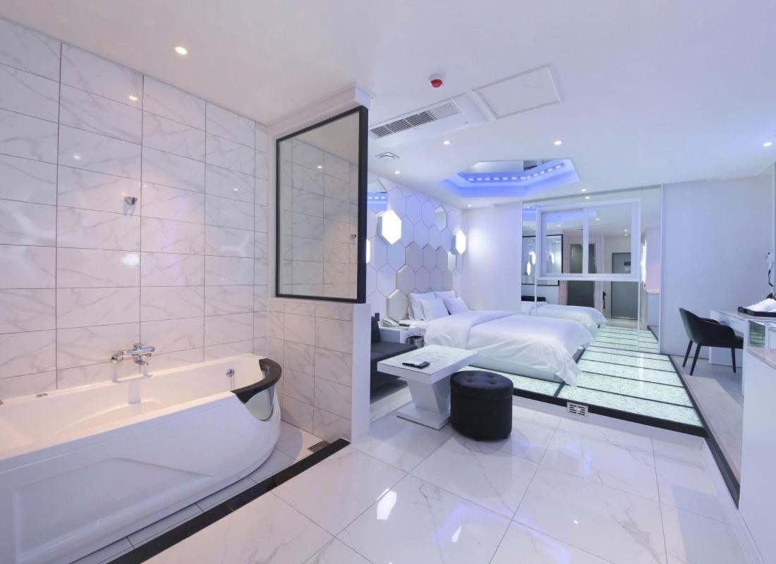 Wj Hotel Pool House Wonju Buitenkant foto