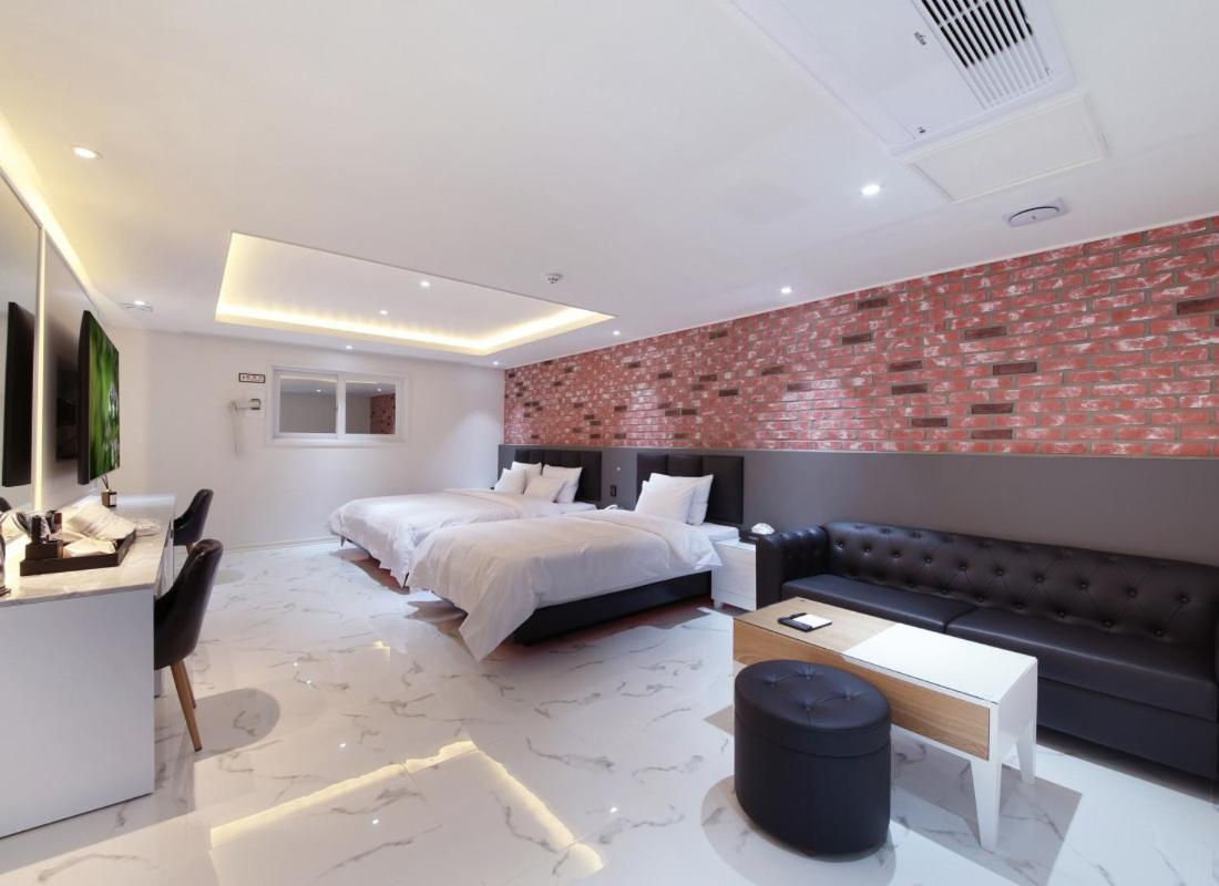 Wj Hotel Pool House Wonju Buitenkant foto