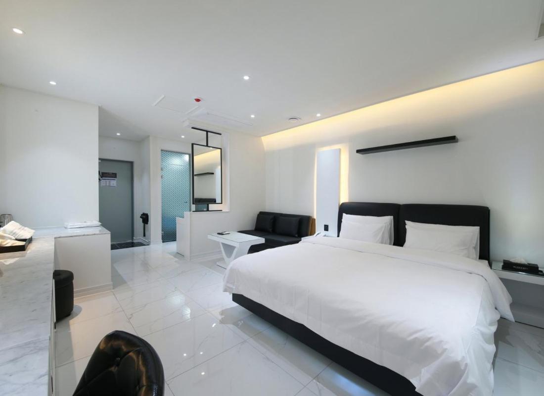Wj Hotel Pool House Wonju Buitenkant foto
