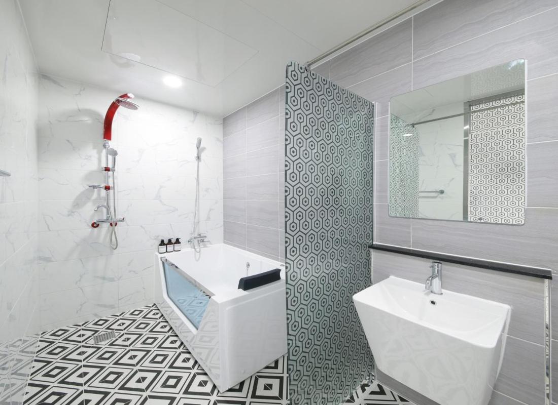 Wj Hotel Pool House Wonju Buitenkant foto