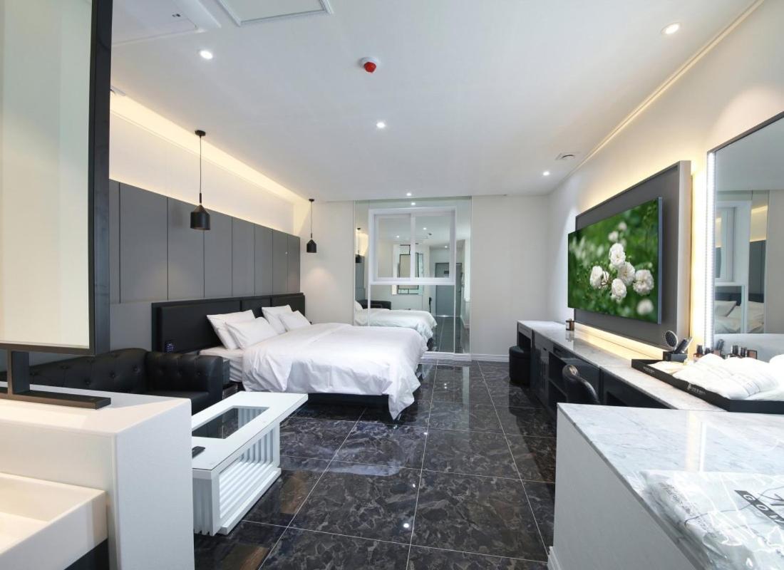 Wj Hotel Pool House Wonju Buitenkant foto