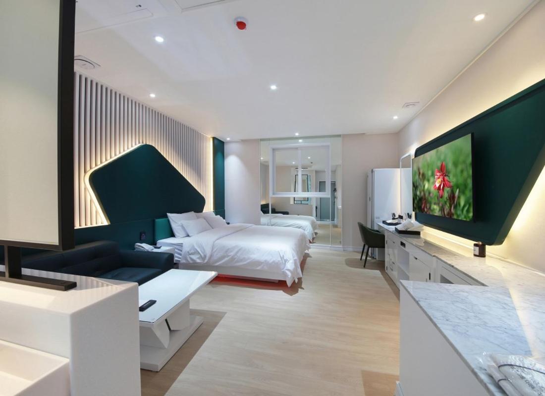 Wj Hotel Pool House Wonju Buitenkant foto