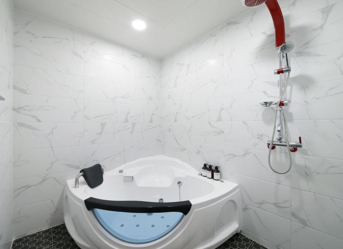 Wj Hotel Pool House Wonju Buitenkant foto