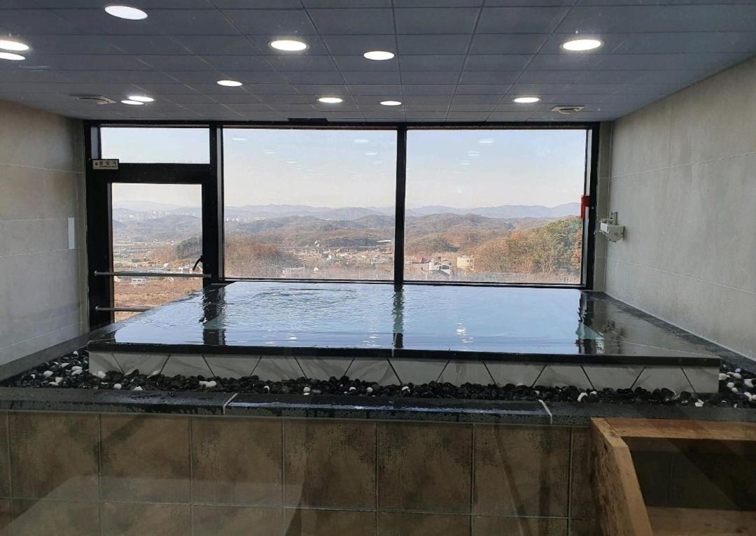 Wj Hotel Pool House Wonju Buitenkant foto